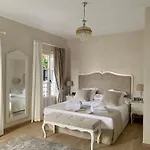 La De Pilar Lejlighedshotel