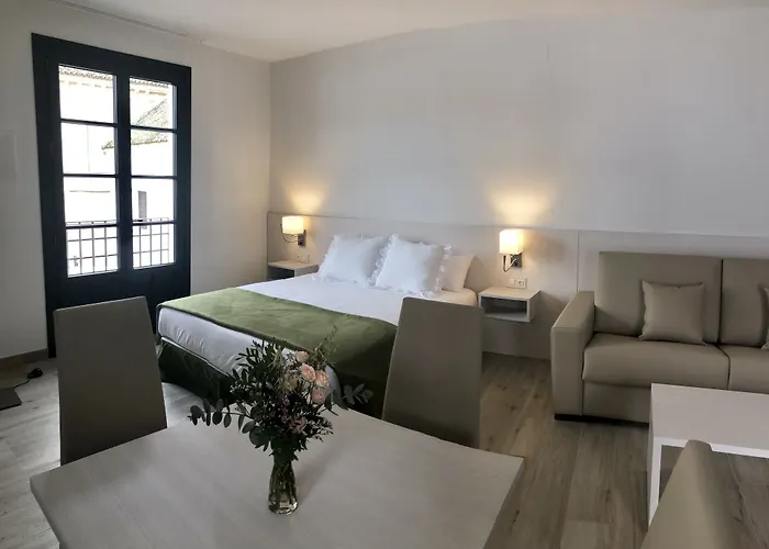 Hotel apartamentowy La De Pilar Kordoba